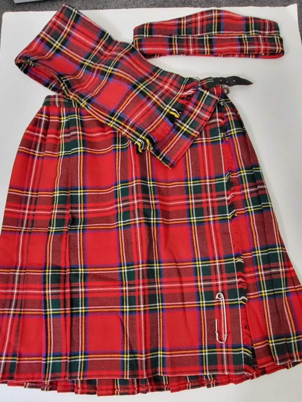 VNTG -St Michael Authentic Scottish Dance Costume – Kilt, Scarf, Hat , Skirt Pin